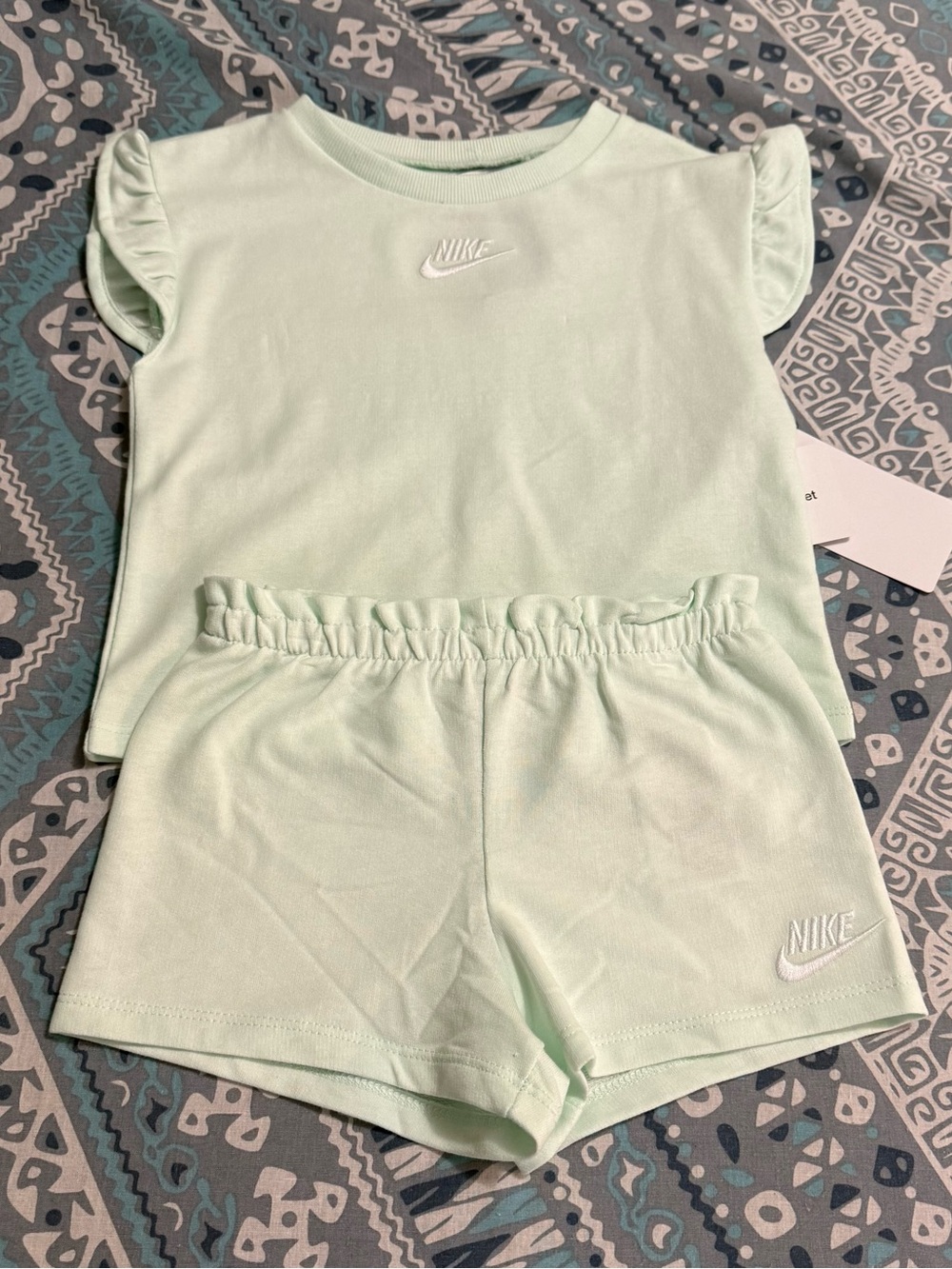 Nike Girls 2 Piece Matching Outfit Set Shirt and Shorts Size 4T New